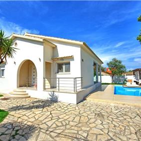 3 bedroom seaside villa with pool, Acharavi, sleeps 5